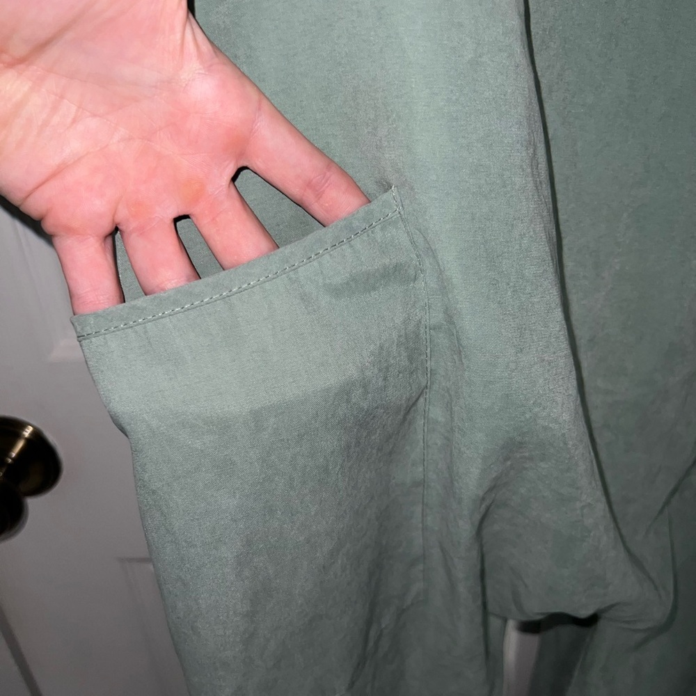 New Green Sleeveless Jumpsuit - Picture 4 of 5